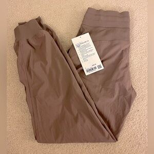 Lululemon Dance Studio MR 7/8 Jogger Taupetastic